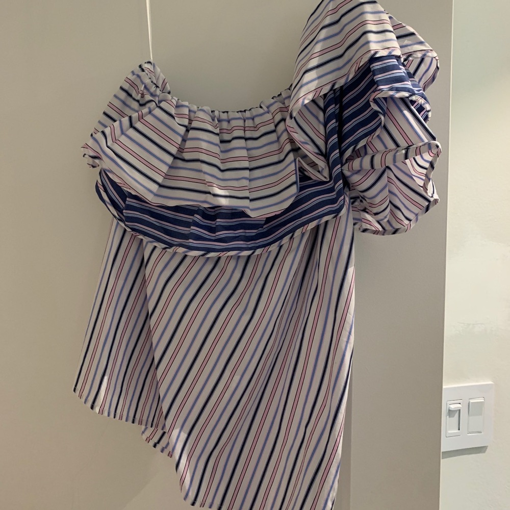 One shoulder top